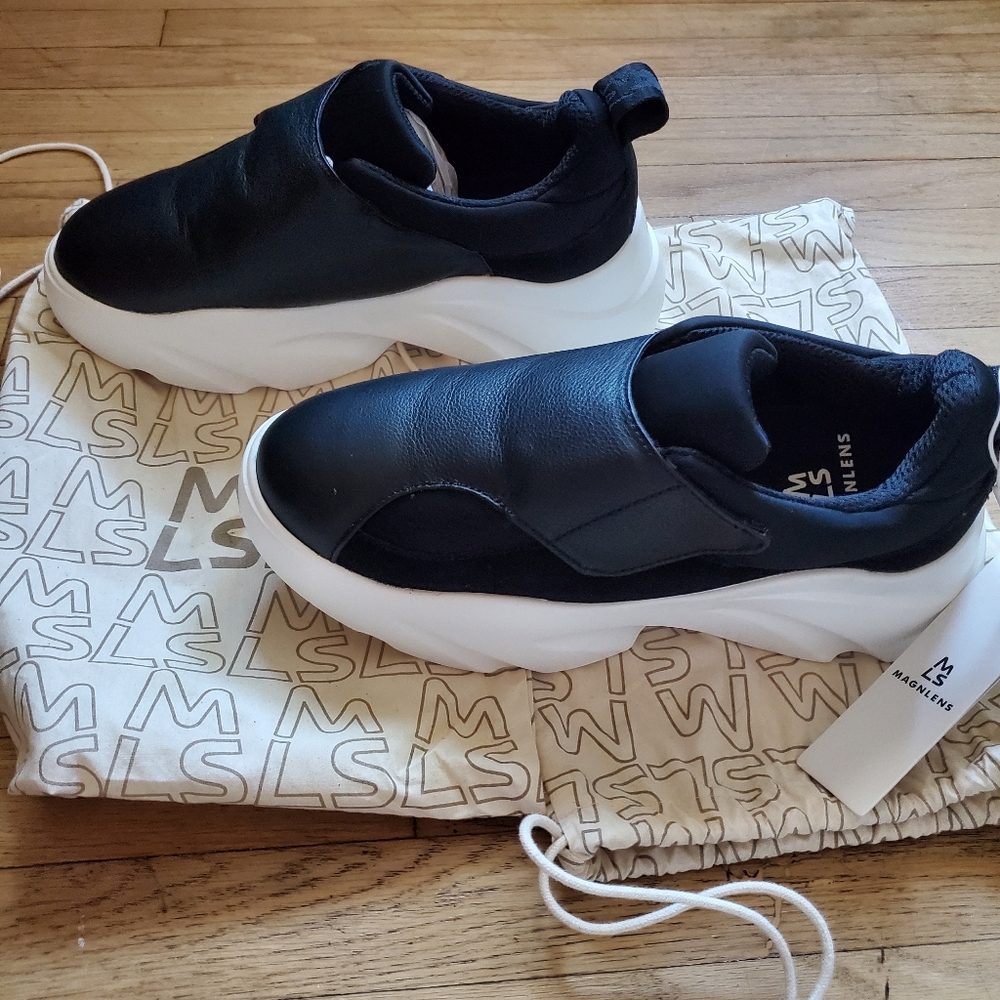 Magnlens Slip On Moon Jumpers Shoes Unisex Mens Size 8 Womens Size 9 90s style